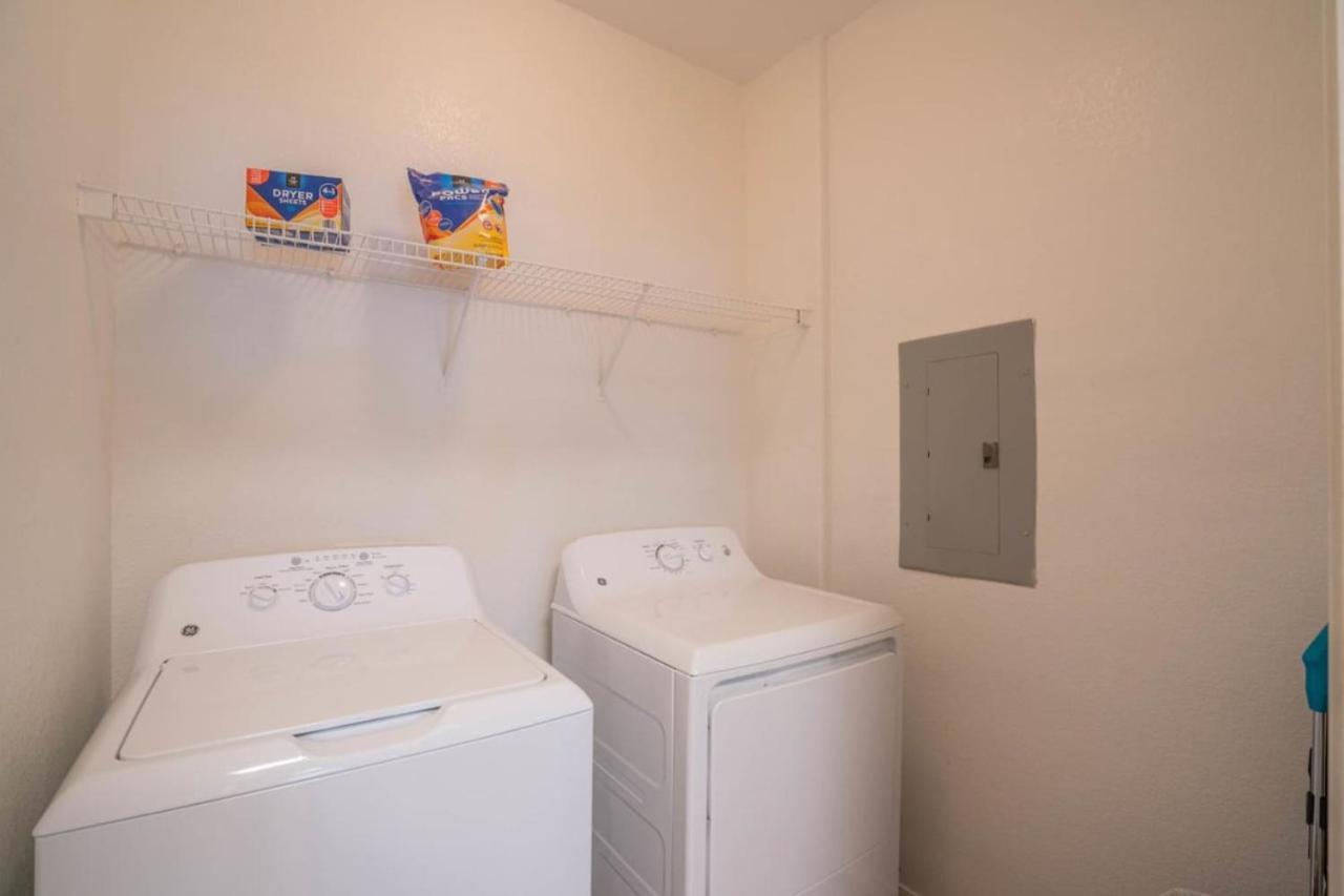 Posh 2Bd - Midtown - Gym, Pool, W-D, Parking - Sleeps 8 Apartment Phoenix Luaran gambar