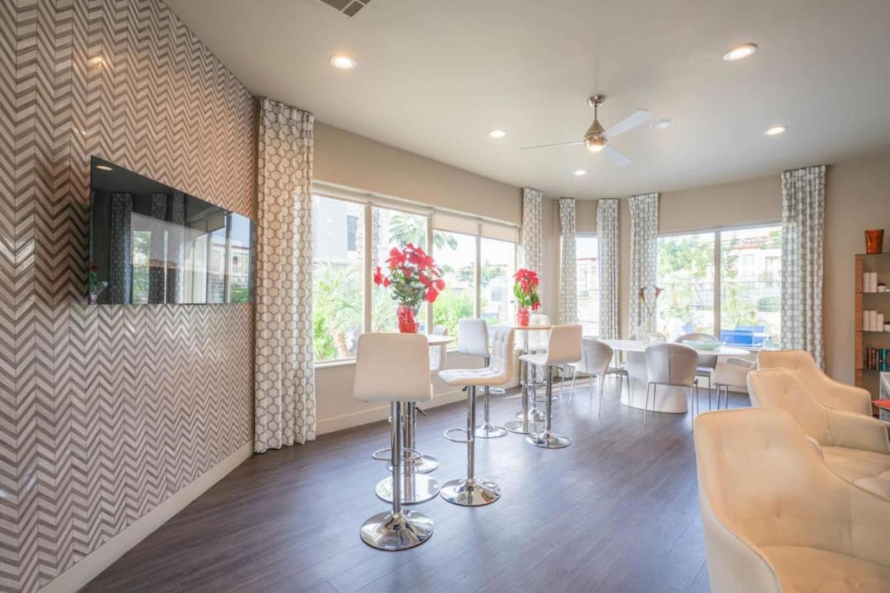 Posh 2Bd - Midtown - Gym, Pool, W-D, Parking - Sleeps 8 Apartment Phoenix Luaran gambar
