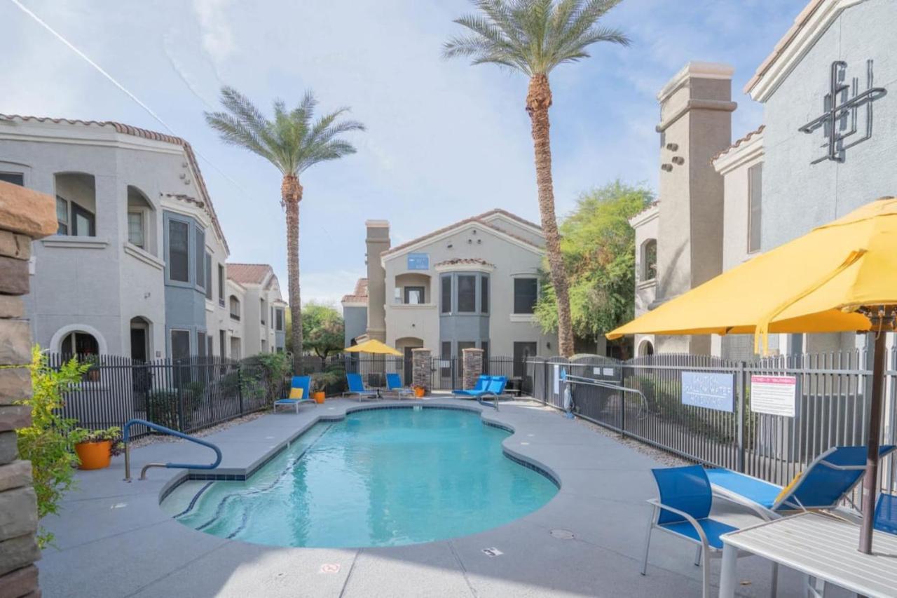 Posh 2Bd - Midtown - Gym, Pool, W-D, Parking - Sleeps 8 Apartment Phoenix Luaran gambar