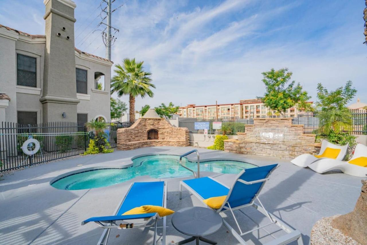 Posh 2Bd - Midtown - Gym, Pool, W-D, Parking - Sleeps 8 Apartment Phoenix Luaran gambar