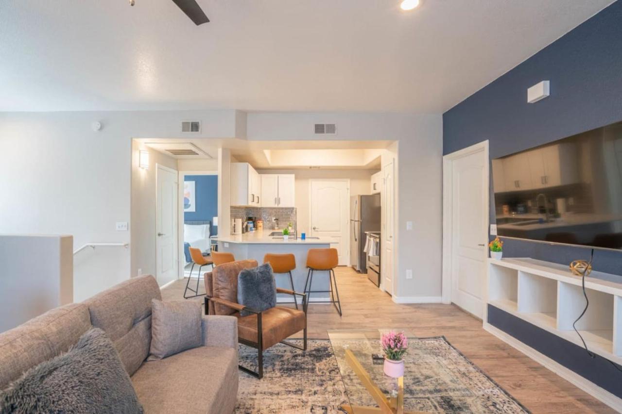 Posh 2Bd - Midtown - Gym, Pool, W-D, Parking - Sleeps 8 Apartment Phoenix Luaran gambar